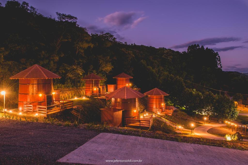 Pipas Do Vale - Vale Dos Vinhedos Hotel เบงโต กองซัลเวส ภายนอก รูปภาพ